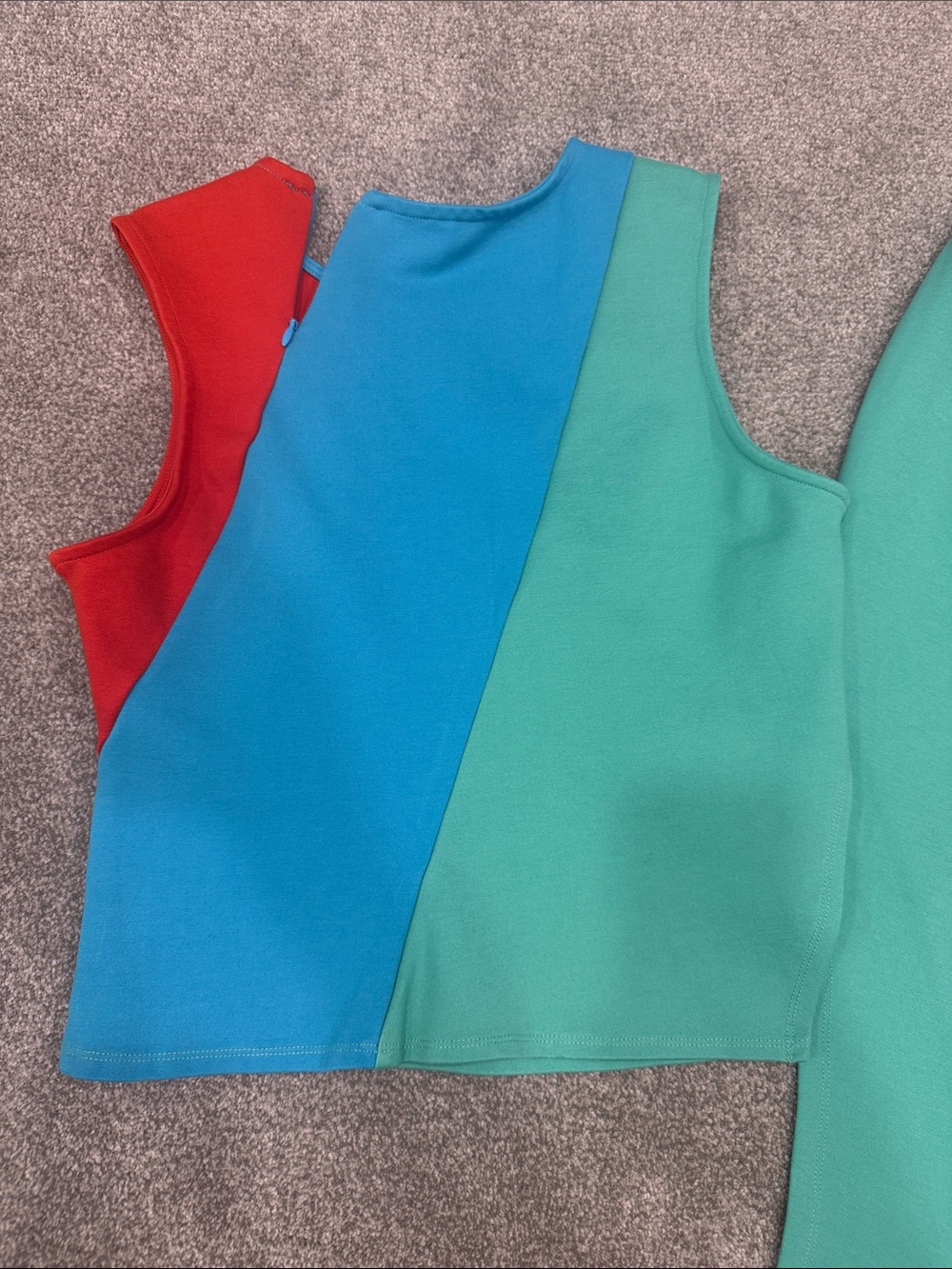 STAUD Colorblock matching Set in Teal, Turquoise & Red - Picture 7 of 7